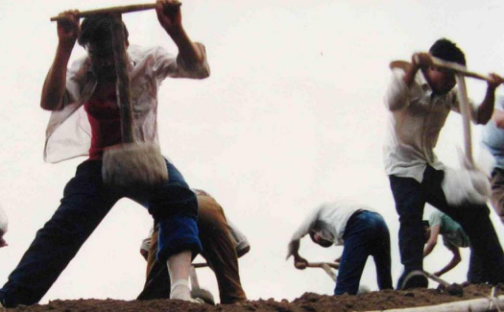 輕鋼別墅地基回填土人工夯實施工